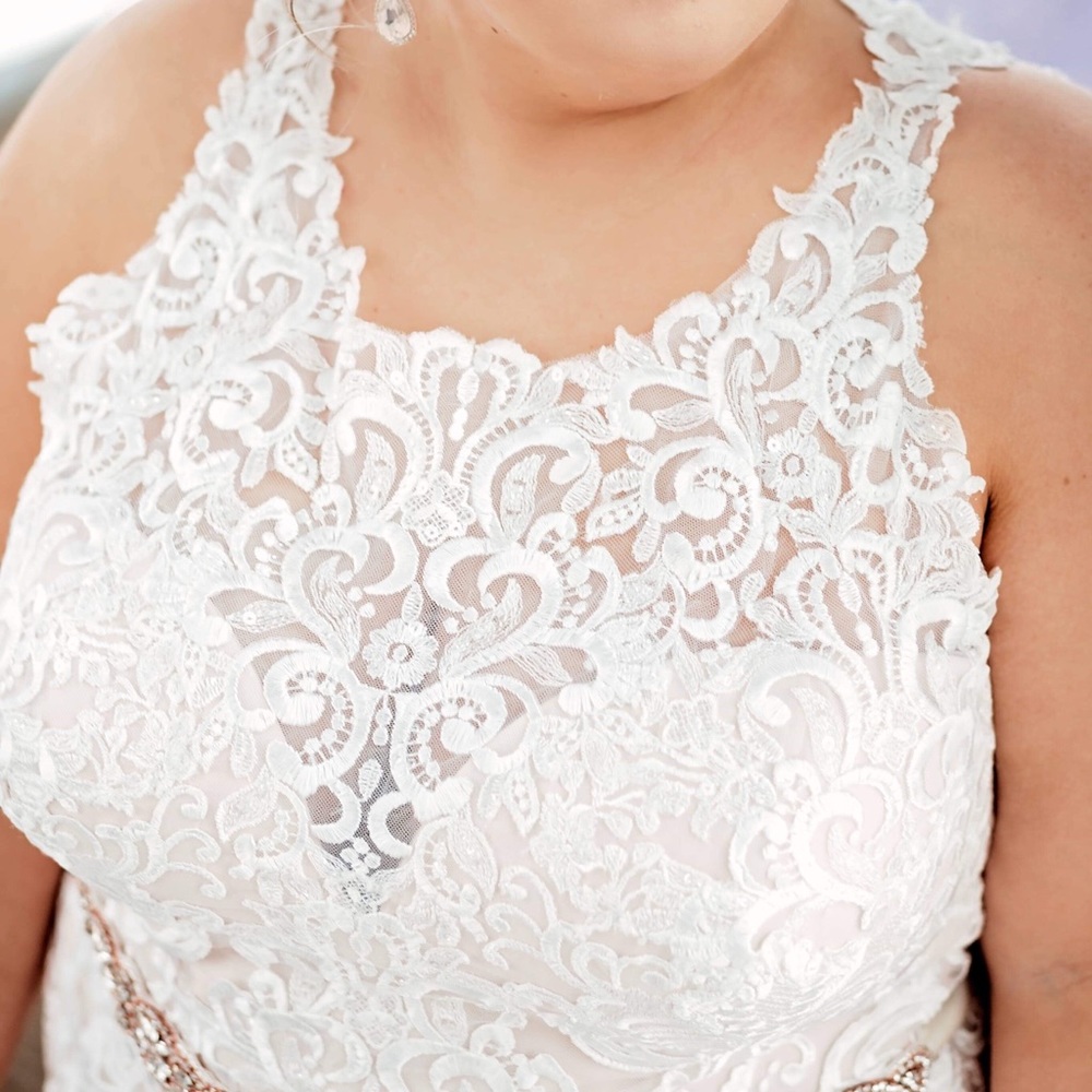 Beautiful Stella York wedding gown, never worn - Picture 5 of 7